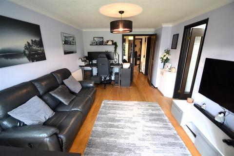 19 Foxwood Close, Feltham, TW13 7DN