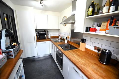 19 Foxwood Close, Feltham, TW13 7DN