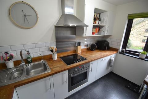 19 Foxwood Close, Feltham, TW13 7DN