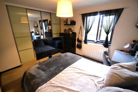 19 Foxwood Close, Feltham, TW13 7DN