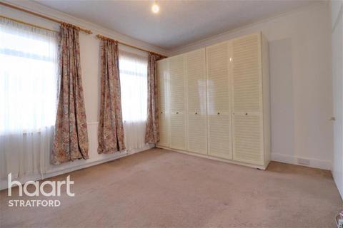 3 bedroom terraced house to rent - Cann Hall Road - E11