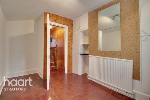 3 bedroom terraced house to rent - Cann Hall Road - E11