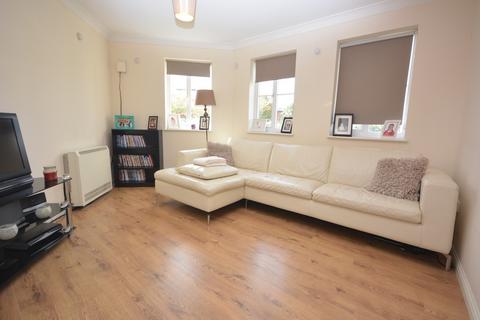 2 bedroom apartment to rent, Amcotes Place, CM2