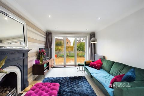 5 Merling Close, Chessington, KT9 2GB