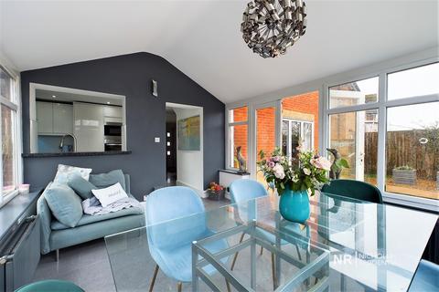 5 Merling Close, Chessington, KT9 2GB