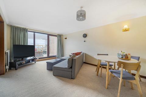 2 bedroom apartment for sale - Riverside Court, Caversham, Reading