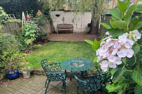 2 bedroom flat for sale, Lydden Grove, Earlsfield
