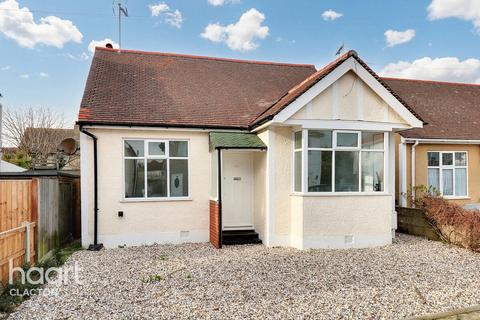 2 bedroom bungalow for sale - Carrs Road, Clacton-On-Sea