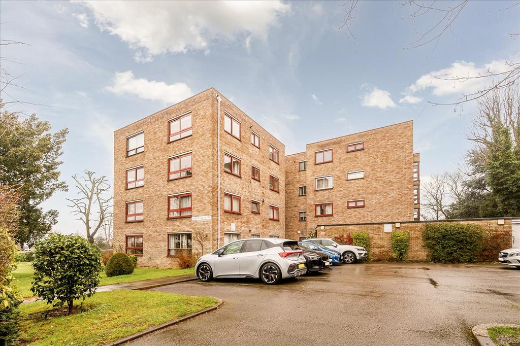 Kent Gardens, Ealing, W13 2 bed flat for sale £525,000