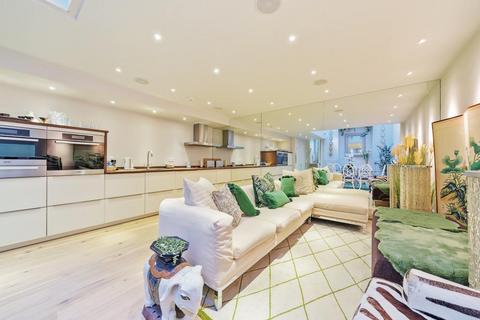 3 Victoria Grove Mews, London, W2 4LN