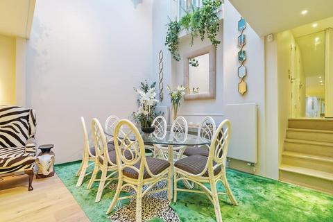 3 Victoria Grove Mews, London, W2 4LN