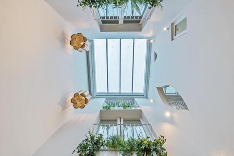 3 Victoria Grove Mews, London, W2 4LN