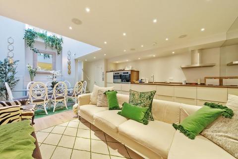 3 Victoria Grove Mews, London, W2 4LN
