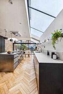 69 South Western Road, Twickenham, TW1 1LG