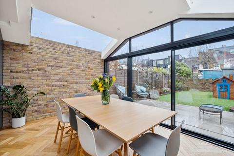 69 South Western Road, Twickenham, TW1 1LG