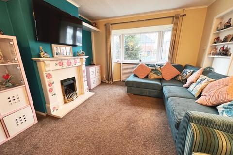 33 Bishops Way, Egham, TW20 8EJ
