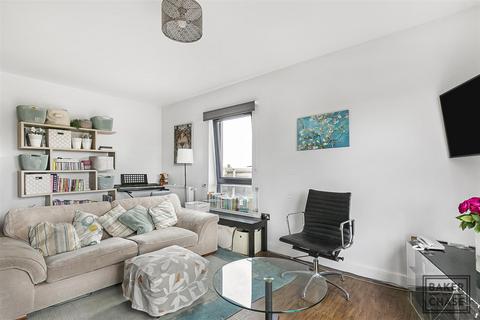 3 bedroom flat for sale - Baker Street, Enfield EN1