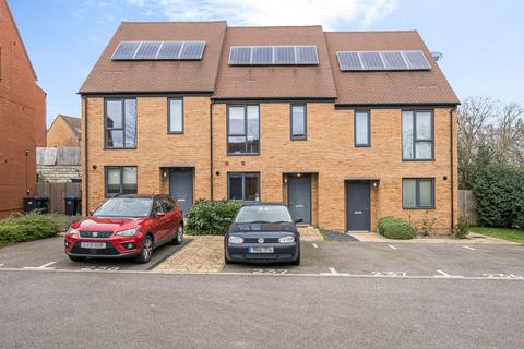 3 Mckenzie Close, Coulsdon, CR5 3GQ