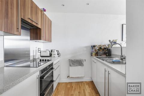 2 bedroom flat for sale - Southbury Road, Enfield EN1
