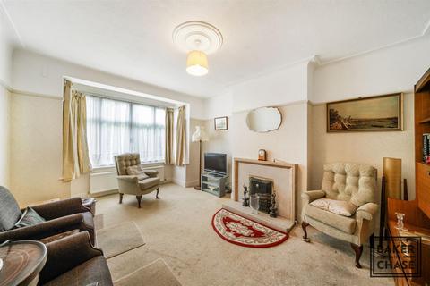 121 The Ridgeway, Enfield, EN2 8NH