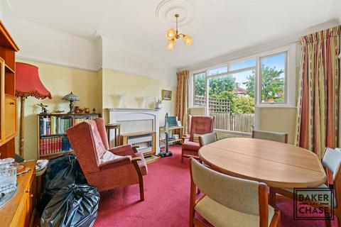 121 The Ridgeway, Enfield, EN2 8NH