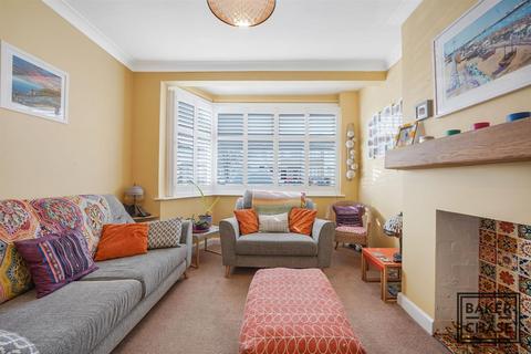 22 Eastbury Avenue, Enfield, EN1 3NL