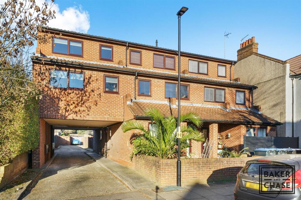 Graeme Road, Enfield EN1 1 bed flat for sale £259,995