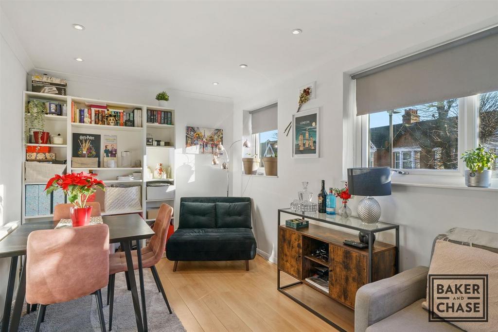 Graeme Road, Enfield EN1 1 bed flat for sale £259,995