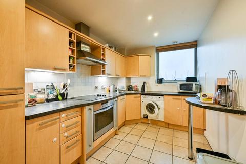2 bedroom flat for sale, Switch House, Blackwall Way, Canary Wharf, London, E14