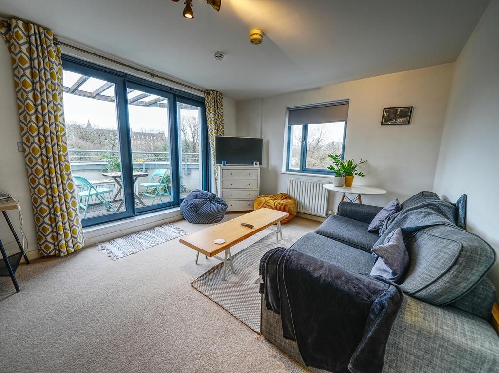 Crown Dale, Crystal Palace, London, SE19 2 bed apartment for sale £