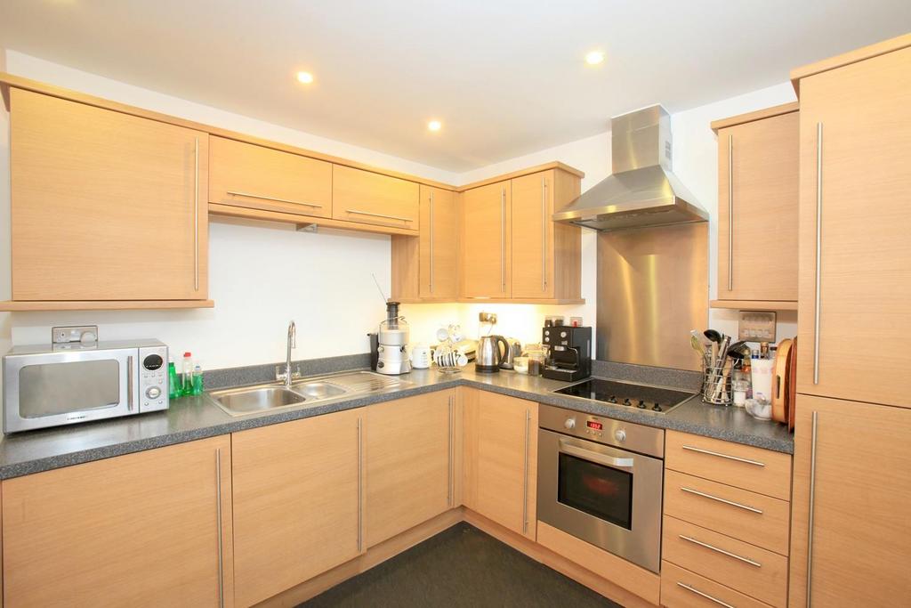 Crown Dale, Crystal Palace, London, SE19 2 bed apartment for sale £