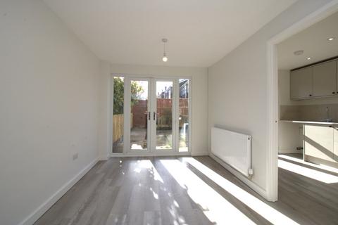 3 bedroom semi-detached house to rent, Rugby Road, West Bridgford, Nottingham, Nottinghamshire, NG2