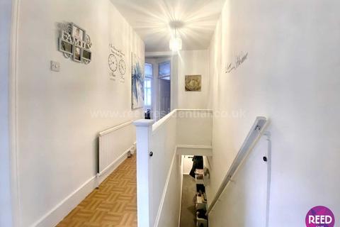 2 bedroom flat for sale, Westborough Road, Westcliff On Sea