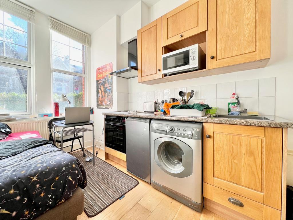 9 Quex Road, London NW6 Studio £1,300 pcm (£300 pw)