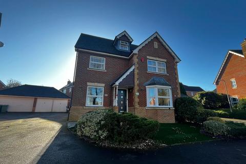 4 bedroom detached house for sale, Firecrest Road, Basingstoke RG22