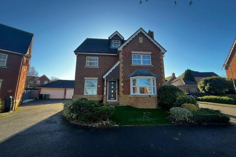 4 bedroom detached house for sale, Firecrest Road, Basingstoke RG22