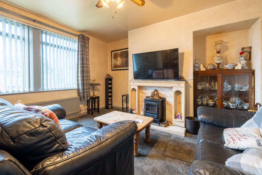 Whitehall Avenue, Bradford, BD12 2 bed semidetached house for sale £
