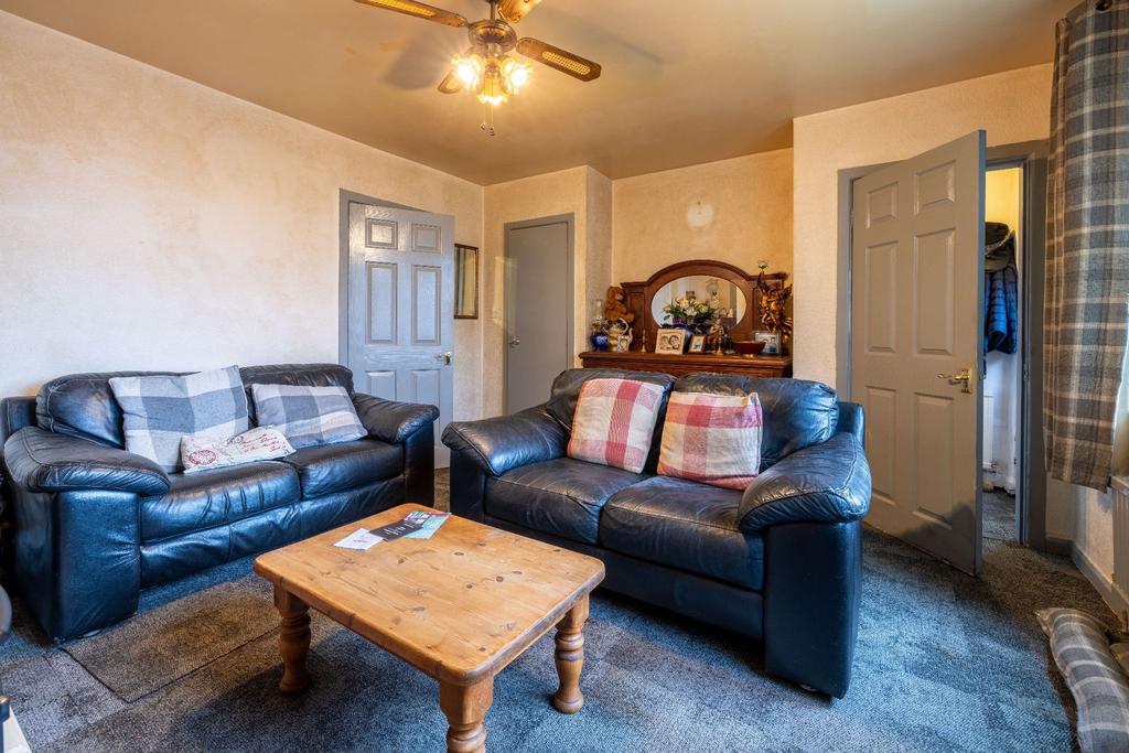 Whitehall Avenue, Bradford, BD12 2 bed semidetached house for sale £