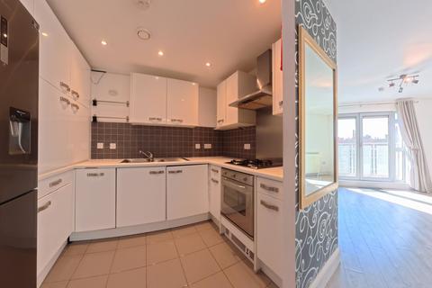 3 bedroom apartment to rent, Royal View, Grand Parade, Brighton BN2