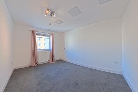 3 bedroom apartment to rent, Royal View, Grand Parade, Brighton BN2