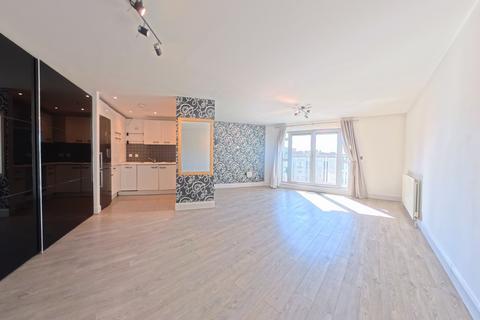 3 bedroom apartment to rent, Royal View, Grand Parade, Brighton BN2