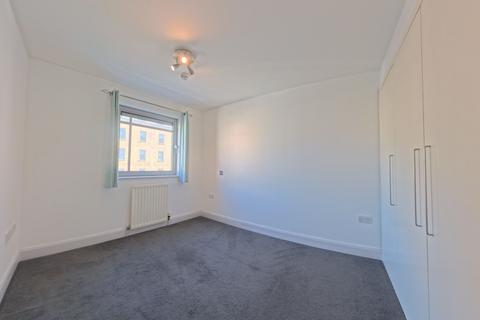 3 bedroom apartment to rent, Royal View, Grand Parade, Brighton BN2