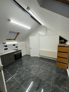 Studio to rent, Montpelier Gardens,  Romford, RM6