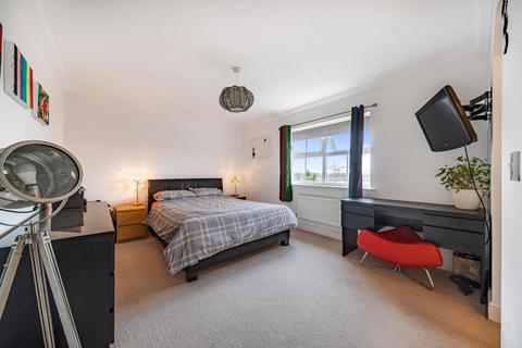 5 bedroom detached house for sale, Tamarisk Way,  Aylesbury,  HP22