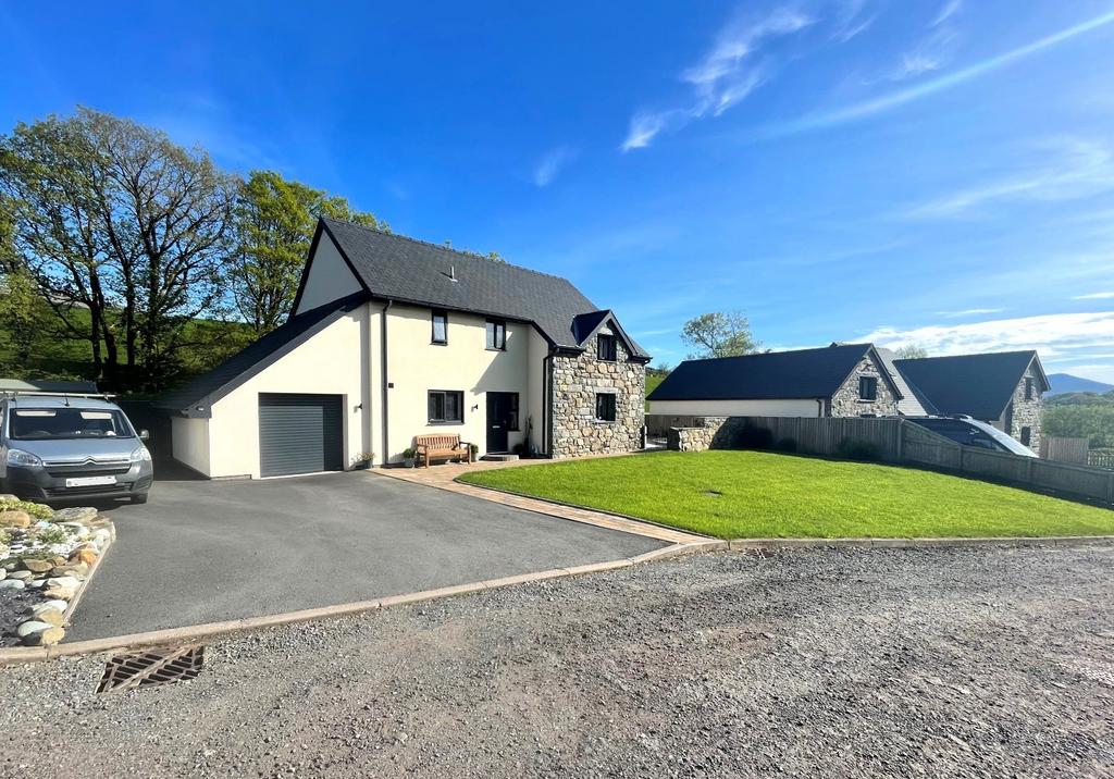 7 Y Wern, Rhydymain, Dolgellau LL40 2AJ 3 bed detached house for sale