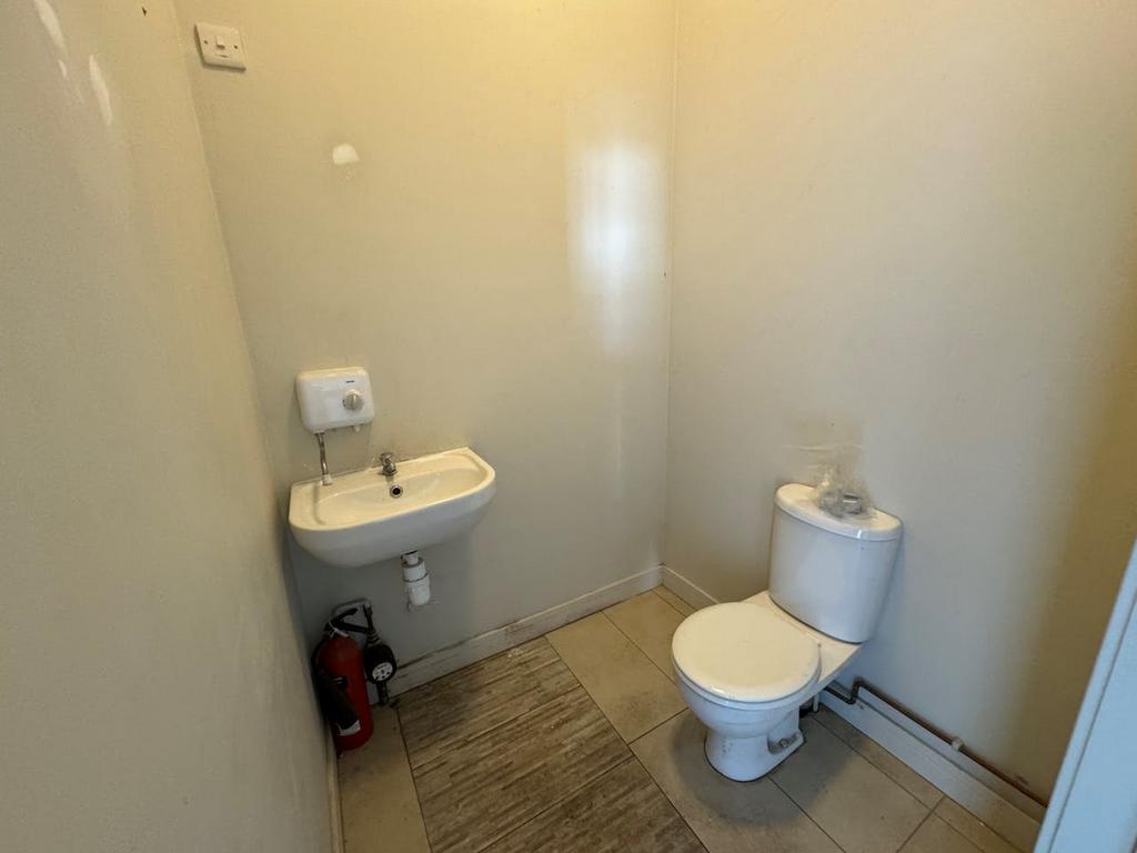 Toilet.jpg