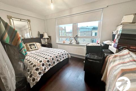 2 bedroom flat for sale, Thornham Street, London, SE10