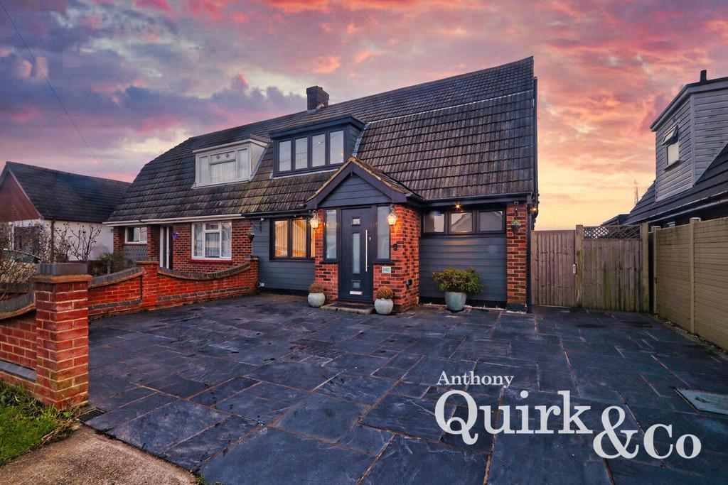 Hawkesbury Road, Canvey Island, SS8 5 bed semidetached house £450,000