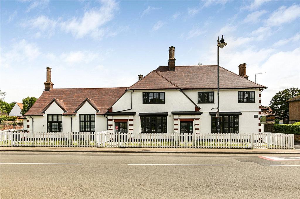 High Street, Codicote, Hitchin... 2 bed apartment £450,000