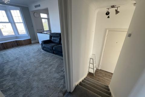 2 bedroom flat to rent, Egerton Road, Bexhill-on-Sea TN39